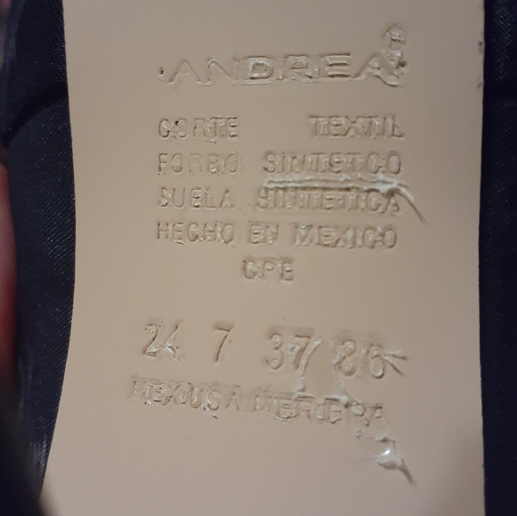 Andrea Black Platform Mary Jane Heels - Picture 9 of 9